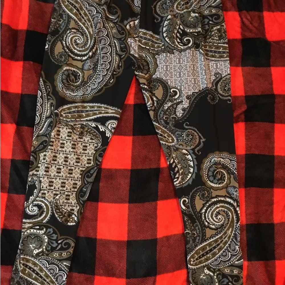 Black and Brown Leggings with Intricate Pattern for Any Occasions